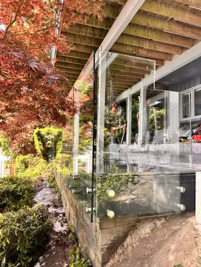 Infinity glass deck detail